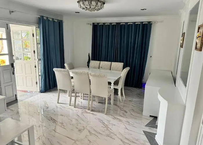 芭提雅南路4卧4卫 Blue Star Pool Villa 近步行街和夜市